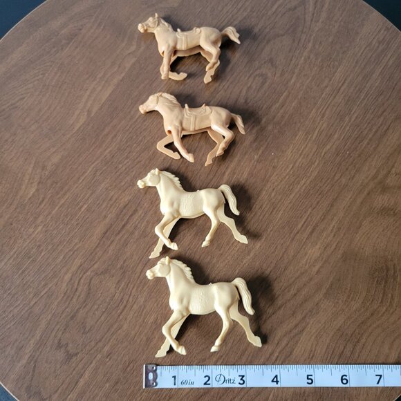 Vintage 1960’s Toy Plastic Horse Figure Set of 4, Tan - Picture 7 of 8